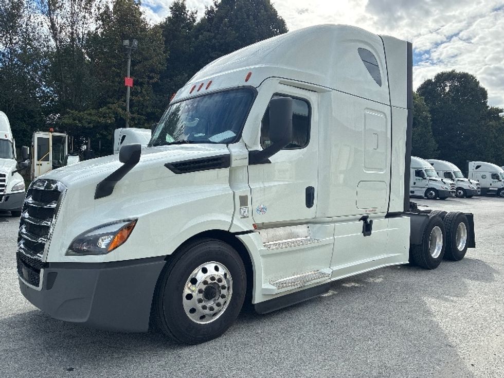 Sleeper Tractor-Heavy Duty Tractors-Freightliner-2021-T12664ST-Greensboro-NC-472,771\n\t\tmiles-$ 68,750 - Image 3
