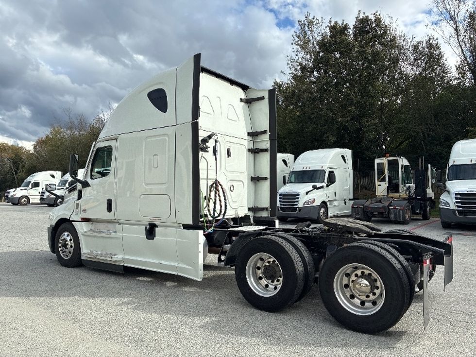 Sleeper Tractor-Heavy Duty Tractors-Freightliner-2021-T12664ST-Greensboro-NC-472,771\n\t\tmiles-$ 68,750 - Image 5