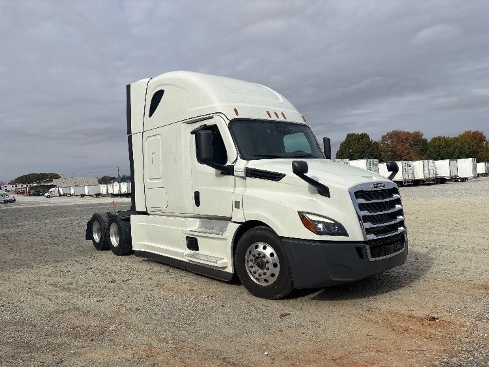 Sleeper Tractor-Heavy Duty Tractors-Freightliner-2021-T12664ST-Greensboro-NC-474,298\n\t\tmiles-$ 67,750 - Image 1