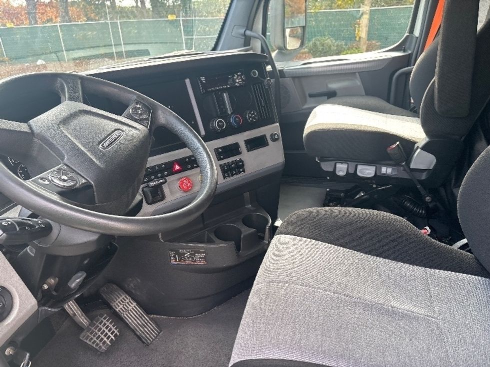 Sleeper Tractor-Heavy Duty Tractors-Freightliner-2021-T12664ST-Greensboro-NC-474,298\n\t\tmiles-$ 67,750 - Image 10