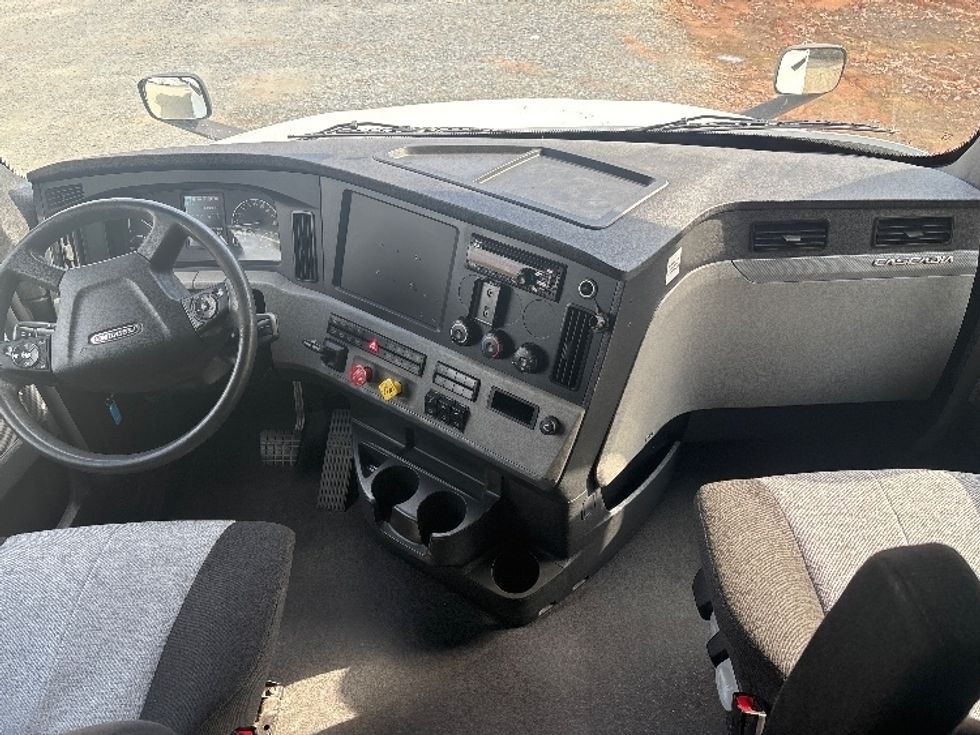 Sleeper Tractor-Heavy Duty Tractors-Freightliner-2021-T12664ST-Greensboro-NC-474,298\n\t\tmiles-$ 67,750 - Image 12