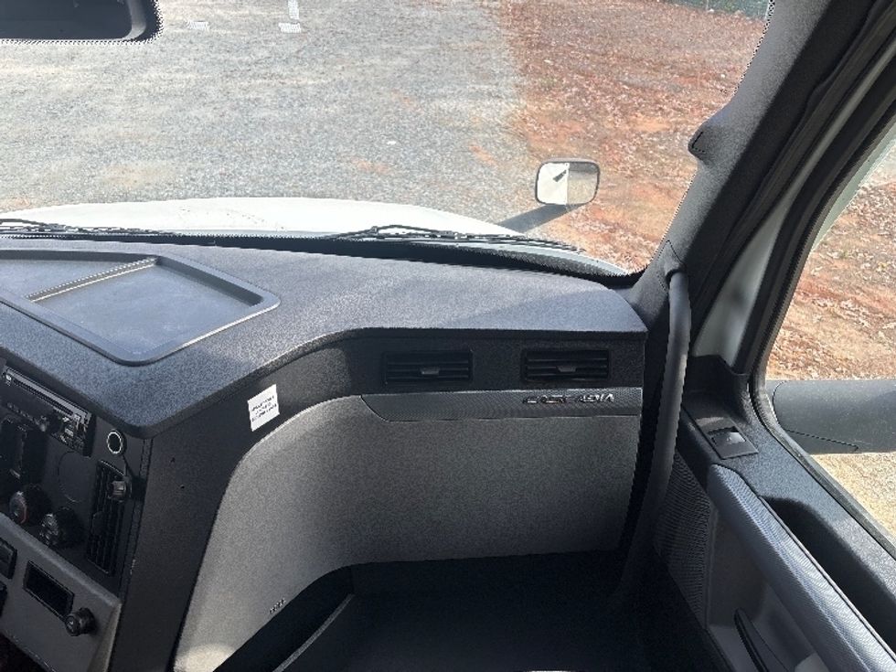 Sleeper Tractor-Heavy Duty Tractors-Freightliner-2021-T12664ST-Greensboro-NC-474,298\n\t\tmiles-$ 67,750 - Image 14