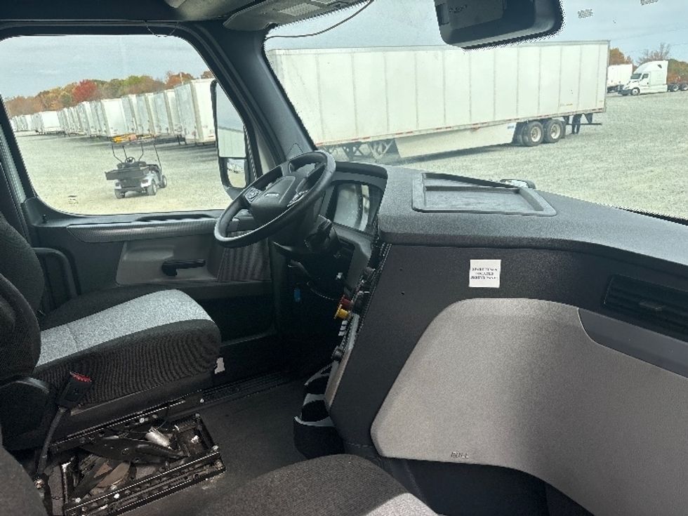 Sleeper Tractor-Heavy Duty Tractors-Freightliner-2021-T12664ST-Greensboro-NC-474,298\n\t\tmiles-$ 67,750 - Image 15