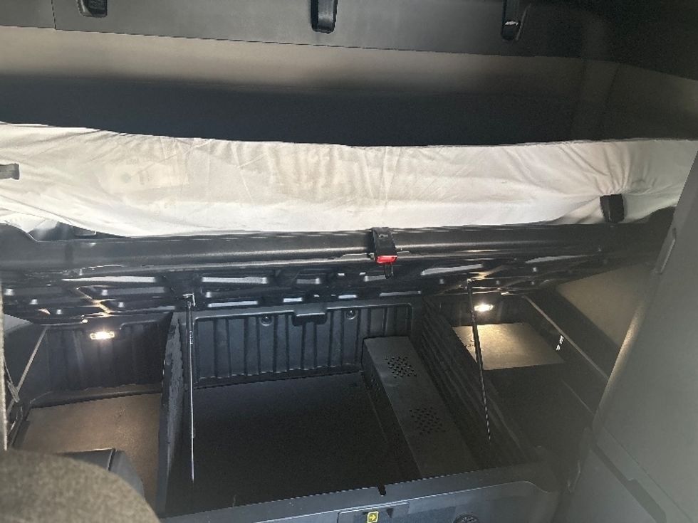 Sleeper Tractor-Heavy Duty Tractors-Freightliner-2021-T12664ST-Greensboro-NC-474,298\n\t\tmiles-$ 67,750 - Image 17