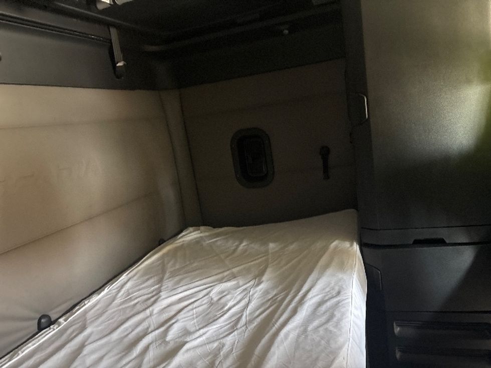 Sleeper Tractor-Heavy Duty Tractors-Freightliner-2021-T12664ST-Greensboro-NC-474,298\n\t\tmiles-$ 67,750 - Image 18