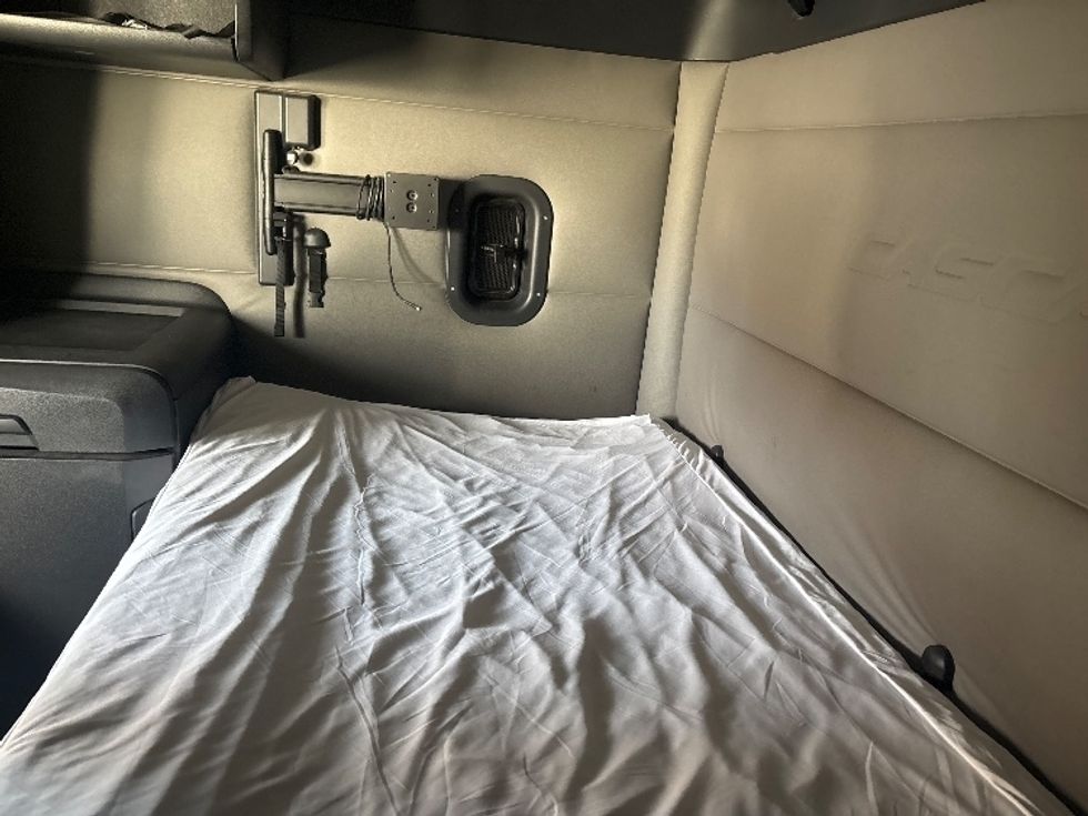 Sleeper Tractor-Heavy Duty Tractors-Freightliner-2021-T12664ST-Greensboro-NC-474,298\n\t\tmiles-$ 67,750 - Image 19