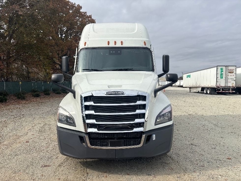 Sleeper Tractor-Heavy Duty Tractors-Freightliner-2021-T12664ST-Greensboro-NC-474,298\n\t\tmiles-$ 67,750 - Image 2