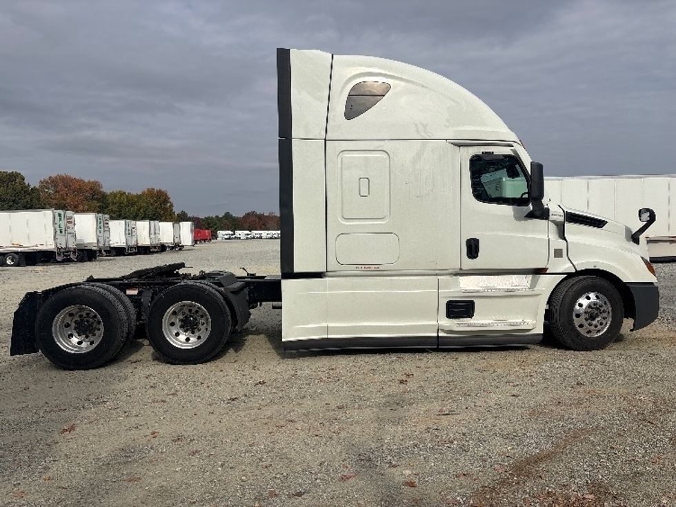 Sleeper Tractor-Heavy Duty Tractors-Freightliner-2021-T12664ST-Greensboro-NC-474,298\n\t\tmiles-$ 67,750 - Image 8