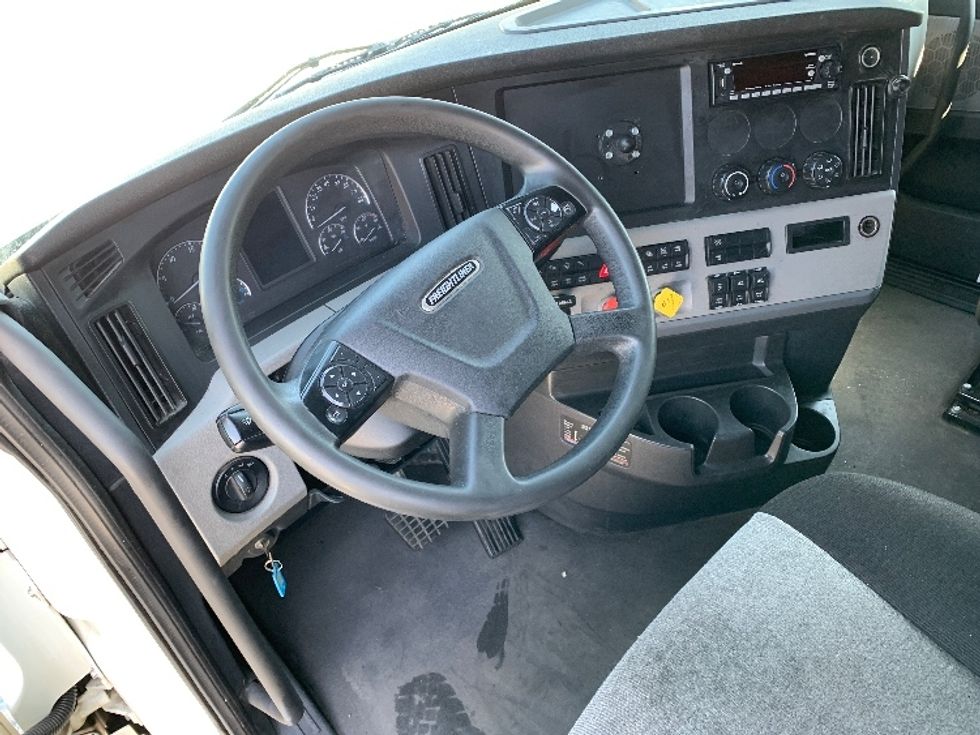 Sleeper Tractor-Heavy Duty Tractors-Freightliner-2021-T12664ST-Greensboro-NC-480,815\n\t\tmiles-$ 68,000 - Image 10