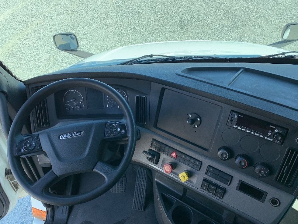 Sleeper Tractor-Heavy Duty Tractors-Freightliner-2021-T12664ST-Greensboro-NC-480,815\n\t\tmiles-$ 68,000 - Image 11
