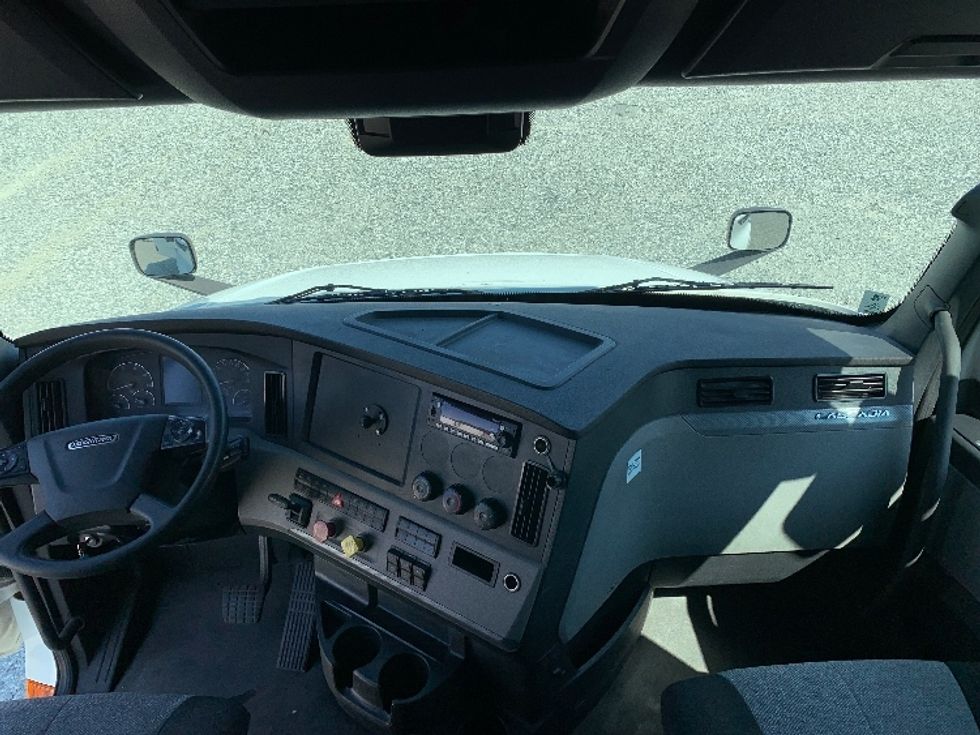 Sleeper Tractor-Heavy Duty Tractors-Freightliner-2021-T12664ST-Greensboro-NC-480,815\n\t\tmiles-$ 68,000 - Image 12