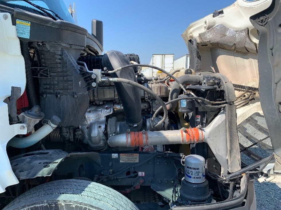 Sleeper Tractor-Heavy Duty Tractors-Freightliner-2021-T12664ST-Greensboro-NC-480,815\n\t\tmiles-$ 68,000 - Image 20