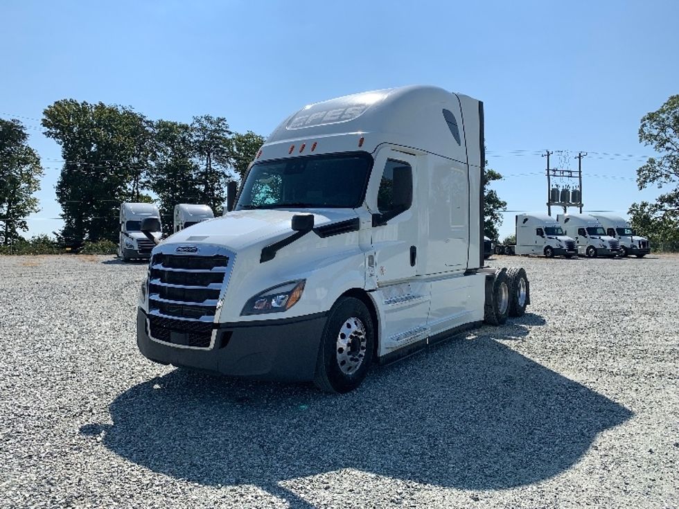 Sleeper Tractor-Heavy Duty Tractors-Freightliner-2021-T12664ST-Greensboro-NC-480,815\n\t\tmiles-$ 68,000 - Image 3