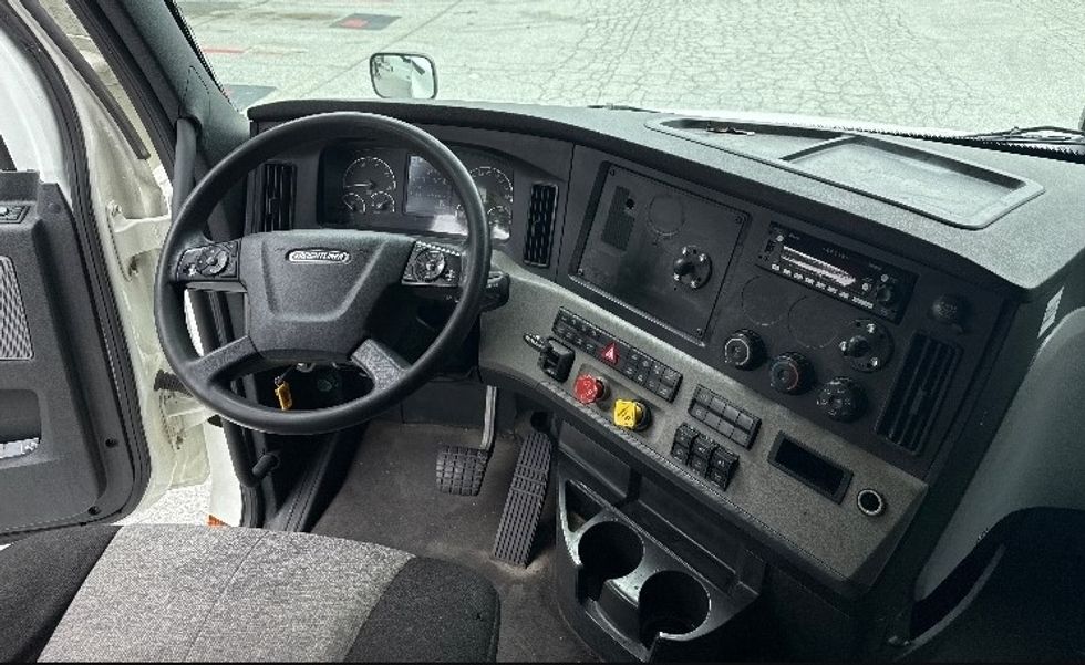 Sleeper Tractor-Heavy Duty Tractors-Freightliner-2021-T12664ST-Greensboro-NC-484,461\n\t\tmiles-$ 68,500 - Image 11
