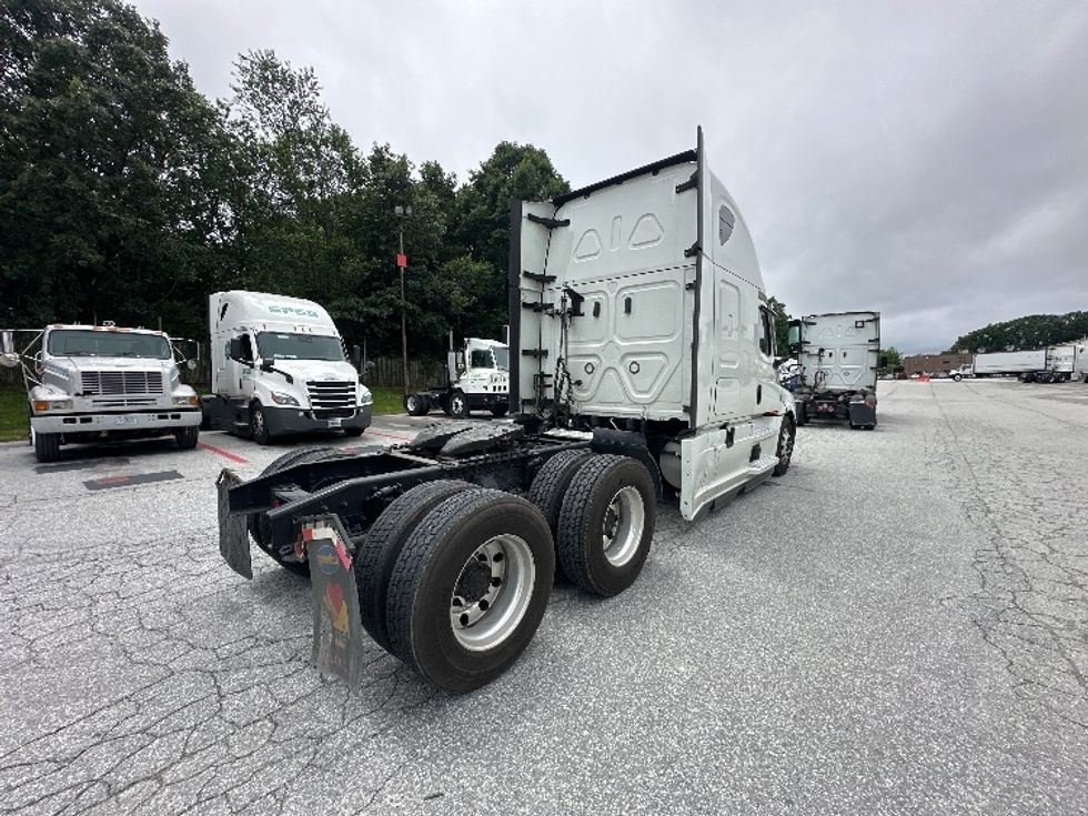 Sleeper Tractor-Heavy Duty Tractors-Freightliner-2021-T12664ST-Greensboro-NC-484,461\n\t\tmiles-$ 68,500 - Image 6