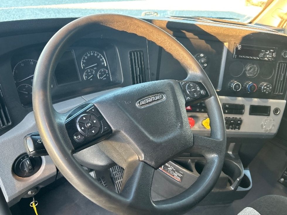 Sleeper Tractor-Heavy Duty Tractors-Freightliner-2021-T12664ST-Greensboro-NC-485,602\n\t\tmiles-$ 66,750 - Image 10