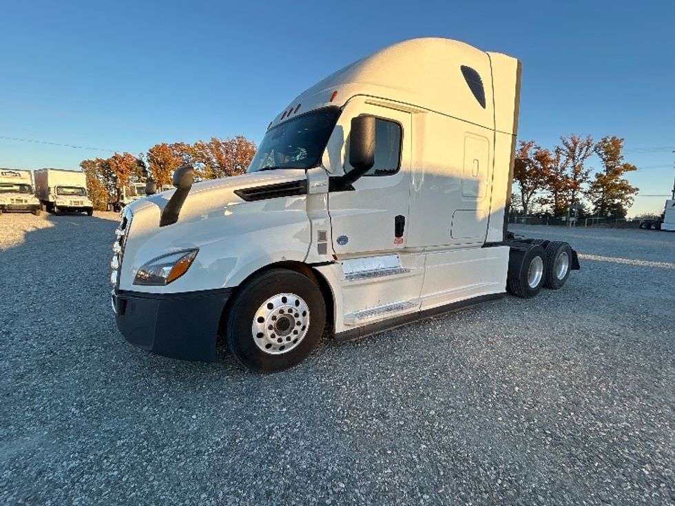 Sleeper Tractor-Heavy Duty Tractors-Freightliner-2021-T12664ST-Greensboro-NC-485,602\n\t\tmiles-$ 66,750 - Image 3