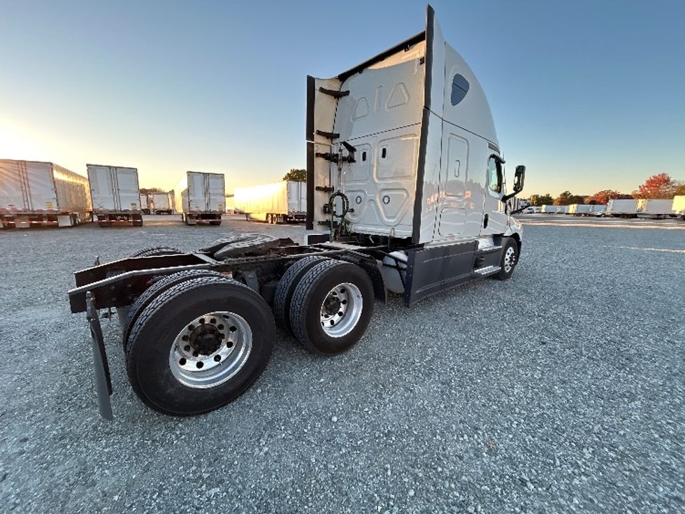 Sleeper Tractor-Heavy Duty Tractors-Freightliner-2021-T12664ST-Greensboro-NC-485,602\n\t\tmiles-$ 66,750 - Image 7