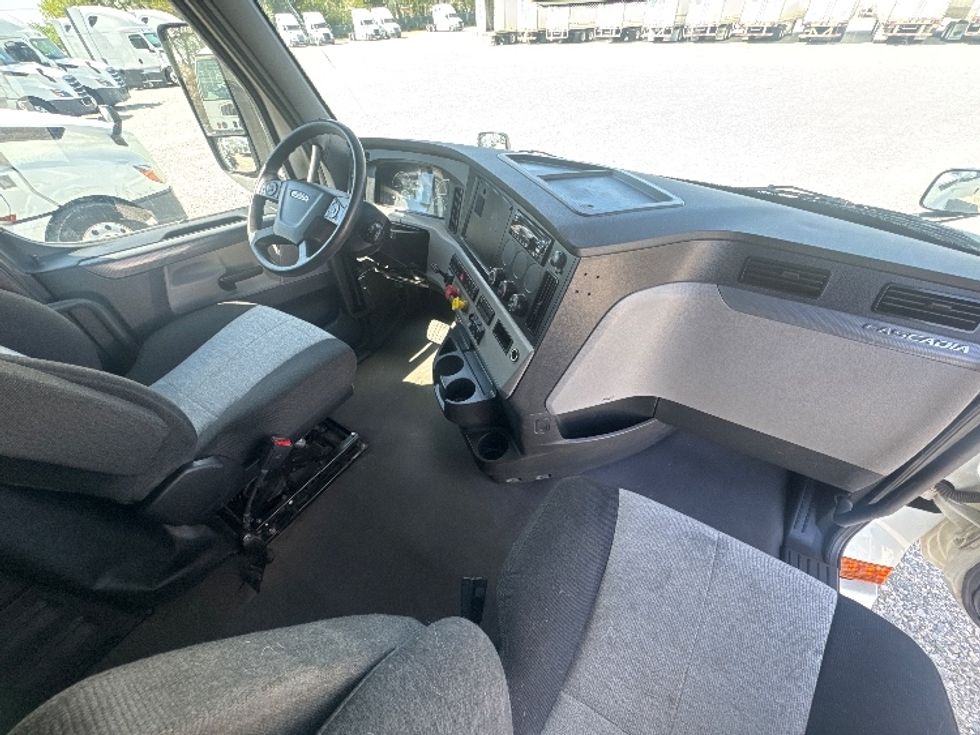 Sleeper Tractor-Heavy Duty Tractors-Freightliner-2021-T12664ST-Greensboro-NC-486,899\n\t\tmiles-$ 73,250 - Image 15