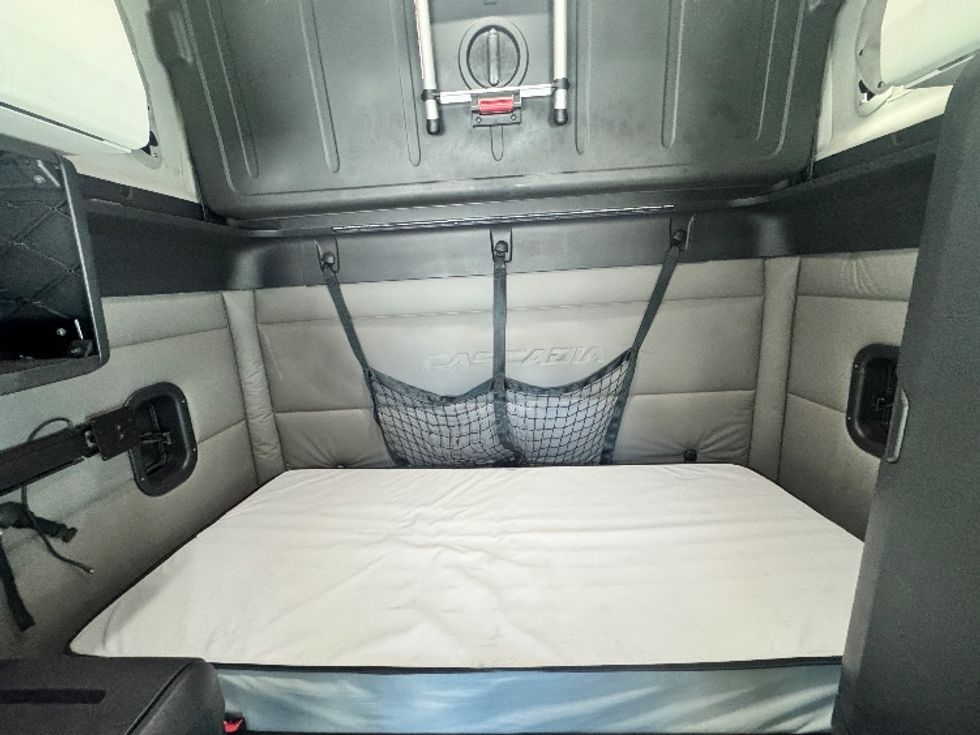 Sleeper Tractor-Heavy Duty Tractors-Freightliner-2021-T12664ST-Greensboro-NC-486,899\n\t\tmiles-$ 73,250 - Image 16