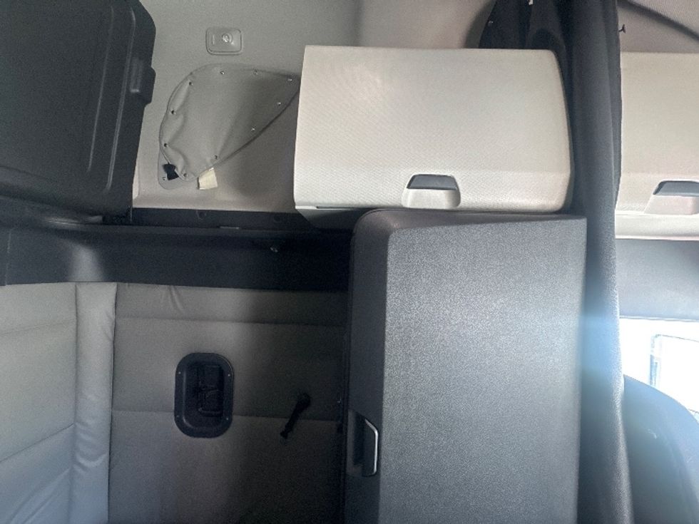 Sleeper Tractor-Heavy Duty Tractors-Freightliner-2021-T12664ST-Greensboro-NC-486,899\n\t\tmiles-$ 73,250 - Image 18