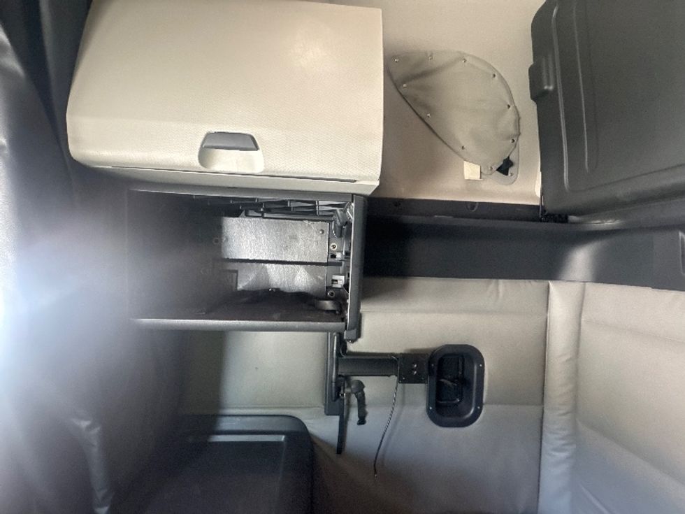 Sleeper Tractor-Heavy Duty Tractors-Freightliner-2021-T12664ST-Greensboro-NC-486,899\n\t\tmiles-$ 73,250 - Image 19