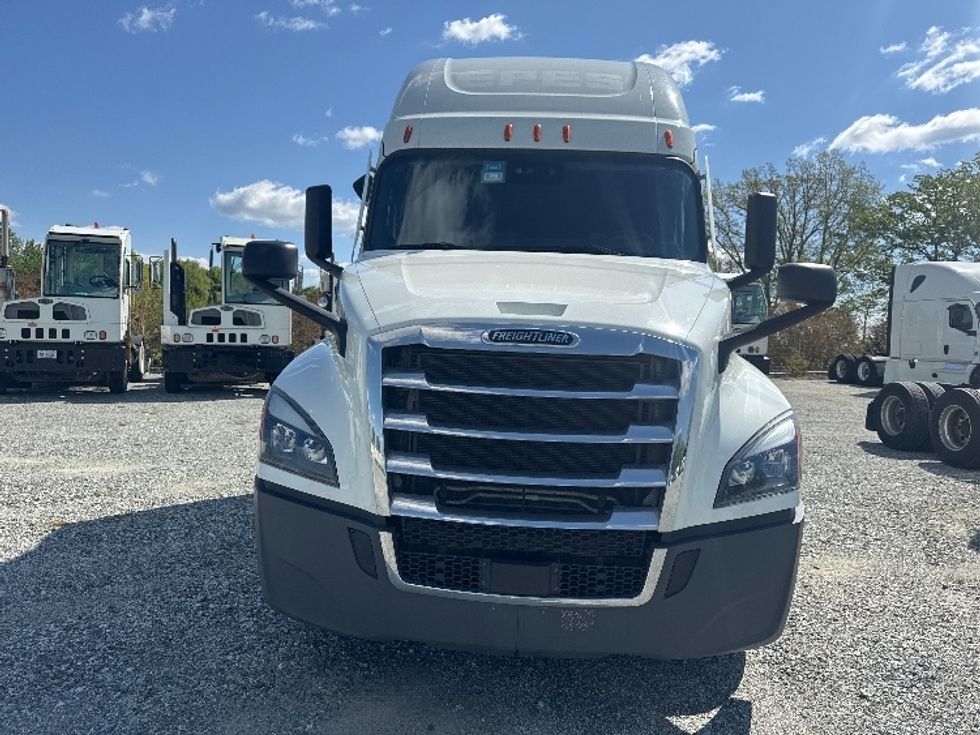 Sleeper Tractor-Heavy Duty Tractors-Freightliner-2021-T12664ST-Greensboro-NC-486,899\n\t\tmiles-$ 73,250 - Image 2