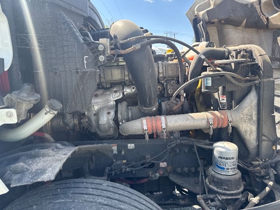 Sleeper Tractor-Heavy Duty Tractors-Freightliner-2021-T12664ST-Greensboro-NC-486,899\n\t\tmiles-$ 73,250 - Image 20