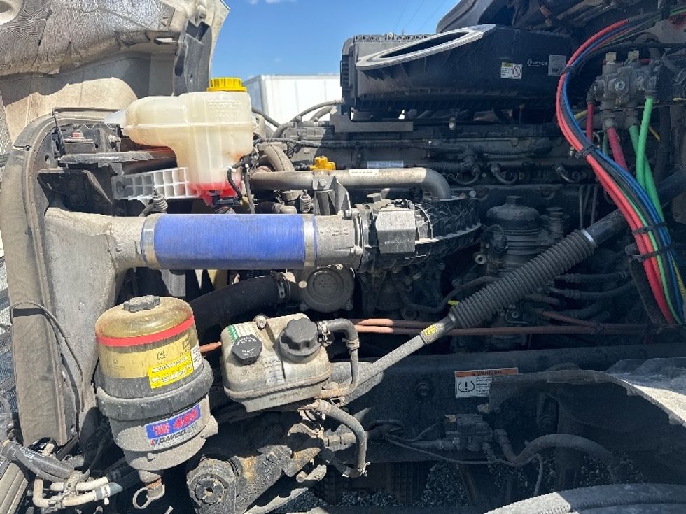 Sleeper Tractor-Heavy Duty Tractors-Freightliner-2021-T12664ST-Greensboro-NC-486,899\n\t\tmiles-$ 73,250 - Image 21