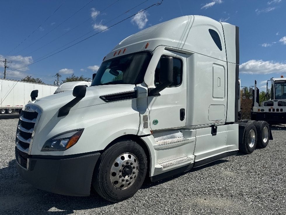 Sleeper Tractor-Heavy Duty Tractors-Freightliner-2021-T12664ST-Greensboro-NC-486,899\n\t\tmiles-$ 73,250 - Image 3
