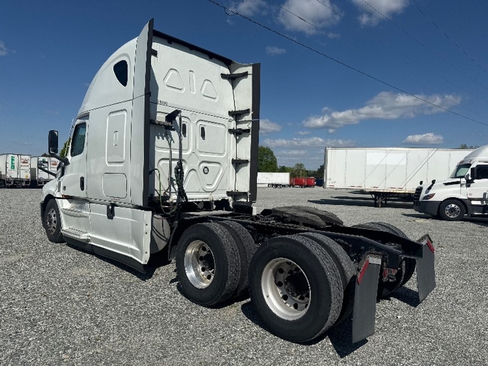 Sleeper Tractor-Heavy Duty Tractors-Freightliner-2021-T12664ST-Greensboro-NC-486,899\n\t\tmiles-$ 73,250 - Image 5