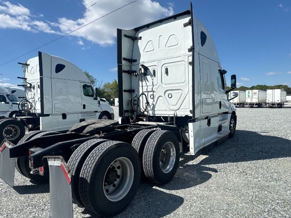 Sleeper Tractor-Heavy Duty Tractors-Freightliner-2021-T12664ST-Greensboro-NC-486,899\n\t\tmiles-$ 73,250 - Image 7