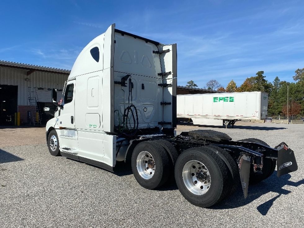 Sleeper Tractor-Heavy Duty Tractors-Freightliner-2021-T12664ST-Greensboro-NC-487,859\n\t\tmiles-$ 71,250 - Image 5