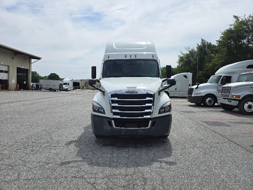 Sleeper Tractor-Heavy Duty Tractors-Freightliner-2021-T12664ST-Greensboro-NC-488,645\n\t\tmiles-$ 72,000 - Image 2
