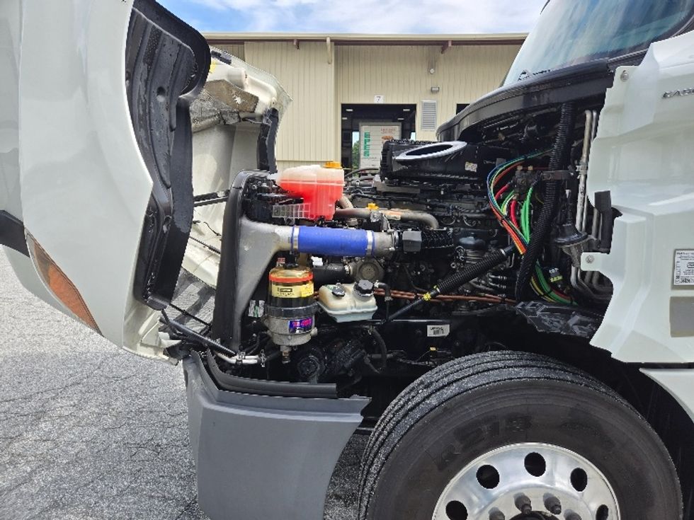 Sleeper Tractor-Heavy Duty Tractors-Freightliner-2021-T12664ST-Greensboro-NC-488,645\n\t\tmiles-$ 72,000 - Image 20