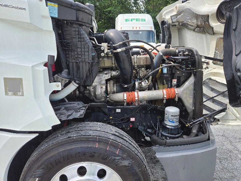 Sleeper Tractor-Heavy Duty Tractors-Freightliner-2021-T12664ST-Greensboro-NC-488,645\n\t\tmiles-$ 72,000 - Image 21