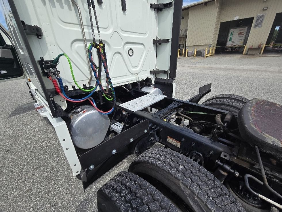 Sleeper Tractor-Heavy Duty Tractors-Freightliner-2021-T12664ST-Greensboro-NC-488,645\n\t\tmiles-$ 72,000 - Image 22