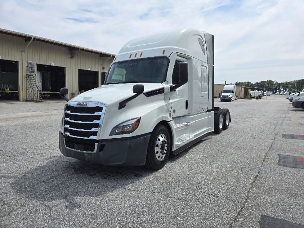 Sleeper Tractor-Heavy Duty Tractors-Freightliner-2021-T12664ST-Greensboro-NC-488,645\n\t\tmiles-$ 72,000 - Image 3