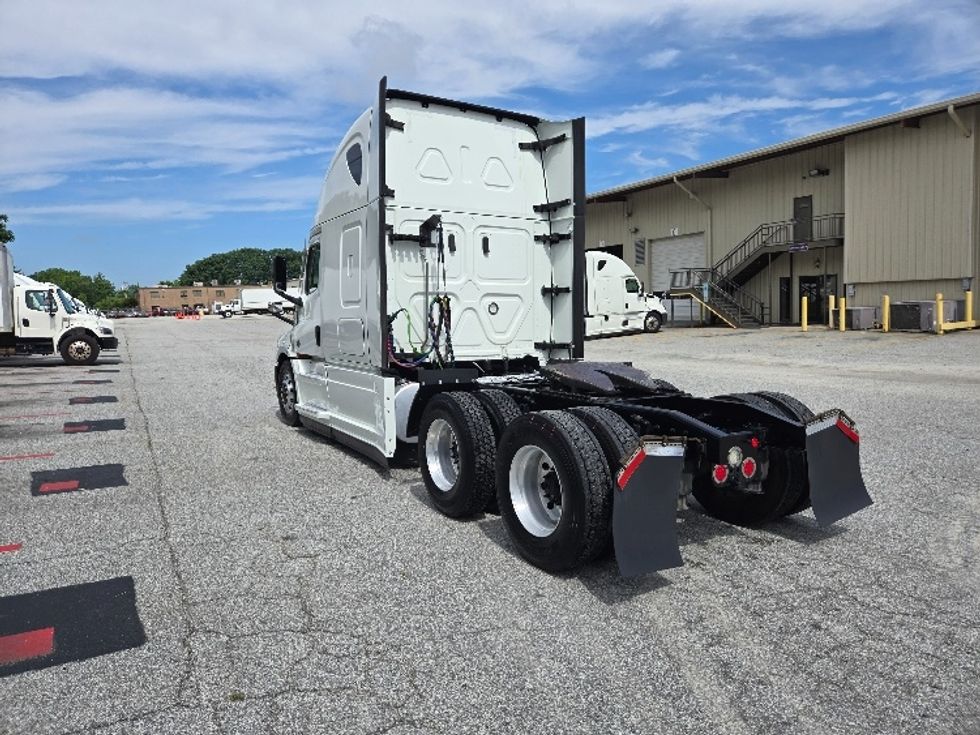 Sleeper Tractor-Heavy Duty Tractors-Freightliner-2021-T12664ST-Greensboro-NC-488,645\n\t\tmiles-$ 72,000 - Image 5