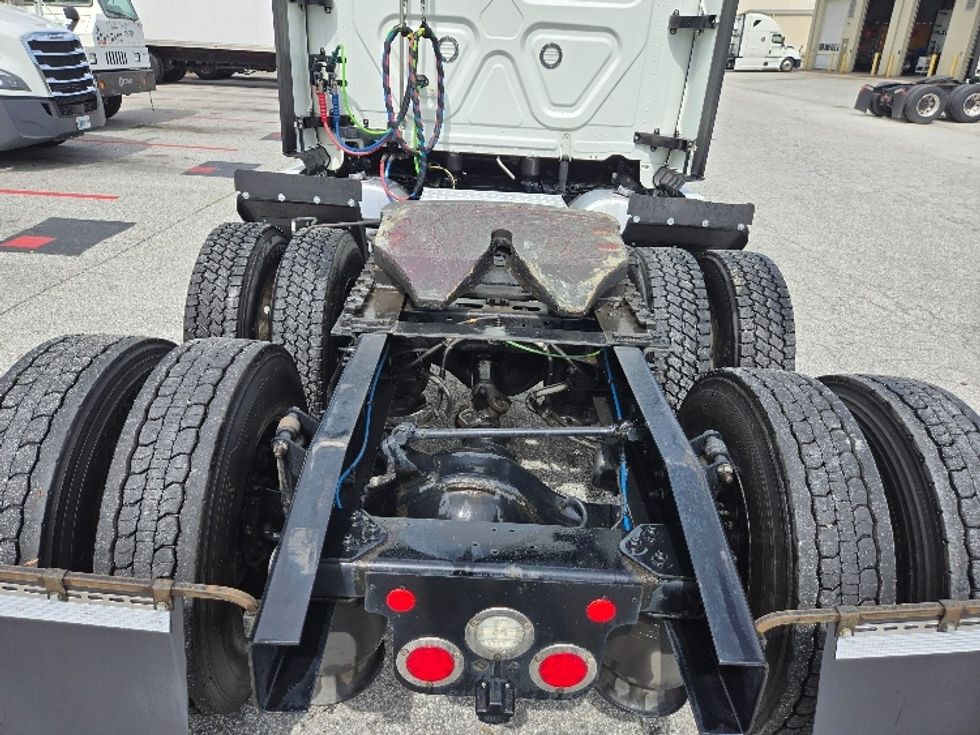 Sleeper Tractor-Heavy Duty Tractors-Freightliner-2021-T12664ST-Greensboro-NC-488,645\n\t\tmiles-$ 72,000 - Image 6