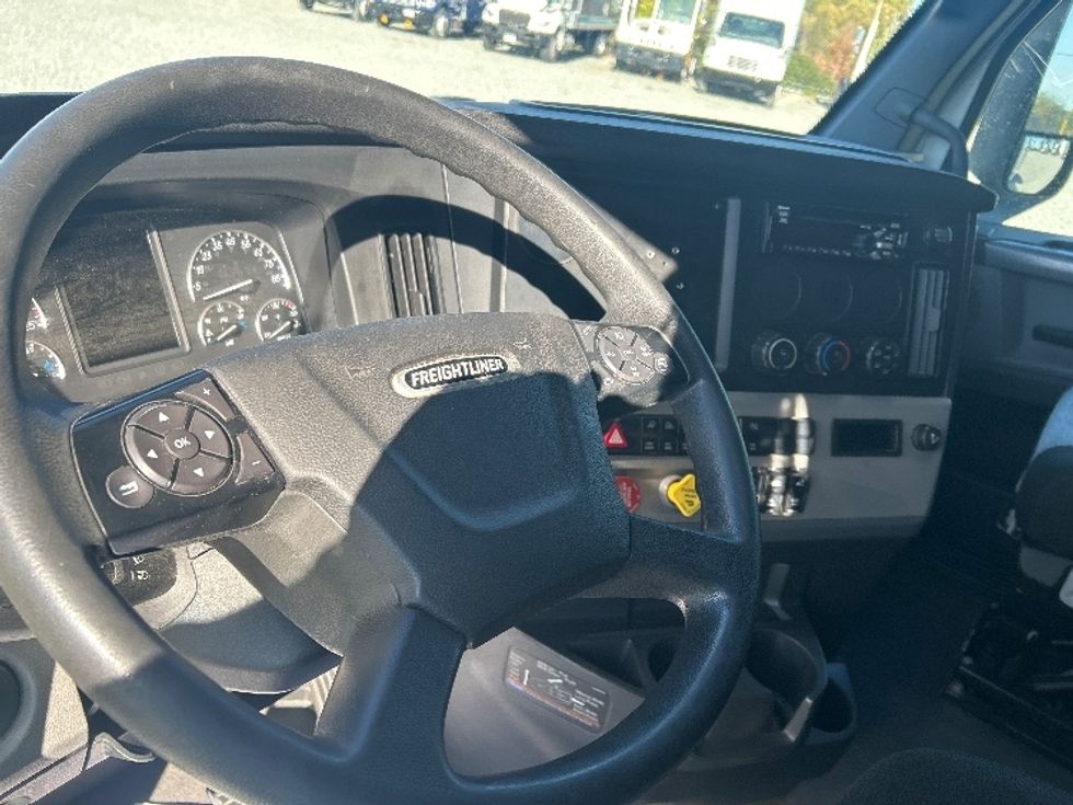 Sleeper Tractor-Heavy Duty Tractors-Freightliner-2021-T12664ST-Greensboro-NC-495,951\n\t\tmiles-$ 65,750 - Image 10