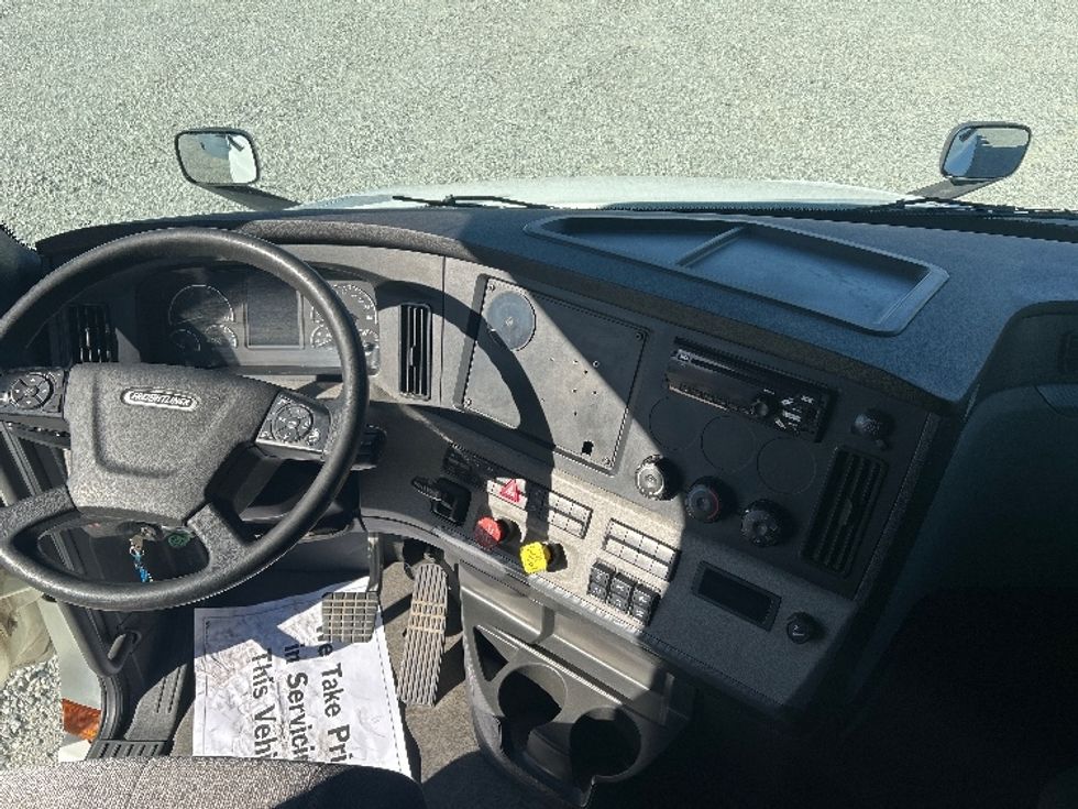 Sleeper Tractor-Heavy Duty Tractors-Freightliner-2021-T12664ST-Greensboro-NC-495,951\n\t\tmiles-$ 65,750 - Image 12