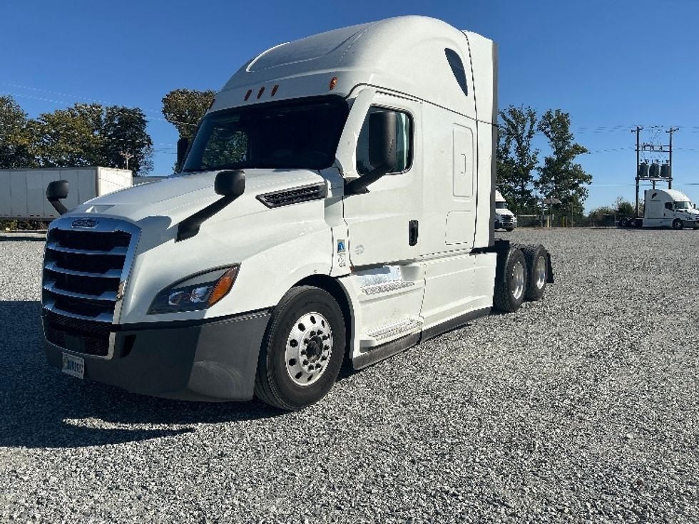 Sleeper Tractor-Heavy Duty Tractors-Freightliner-2021-T12664ST-Greensboro-NC-495,951\n\t\tmiles-$ 65,750 - Image 3