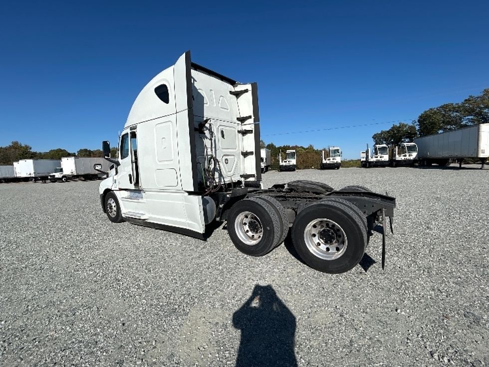 Sleeper Tractor-Heavy Duty Tractors-Freightliner-2021-T12664ST-Greensboro-NC-495,951\n\t\tmiles-$ 65,750 - Image 5