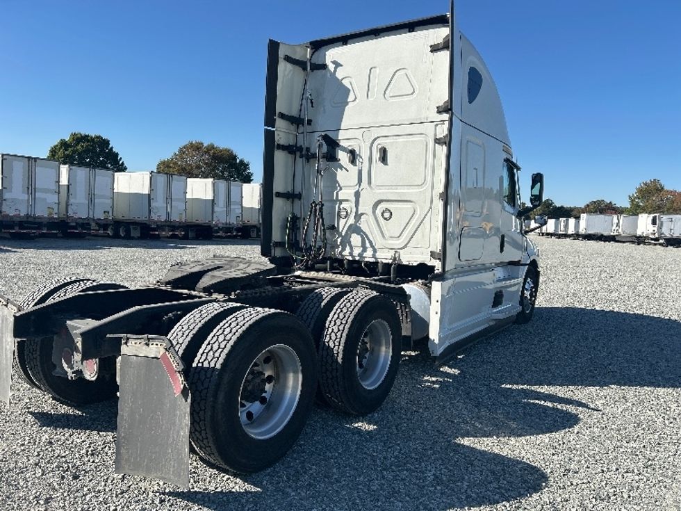 Sleeper Tractor-Heavy Duty Tractors-Freightliner-2021-T12664ST-Greensboro-NC-495,951\n\t\tmiles-$ 65,750 - Image 7