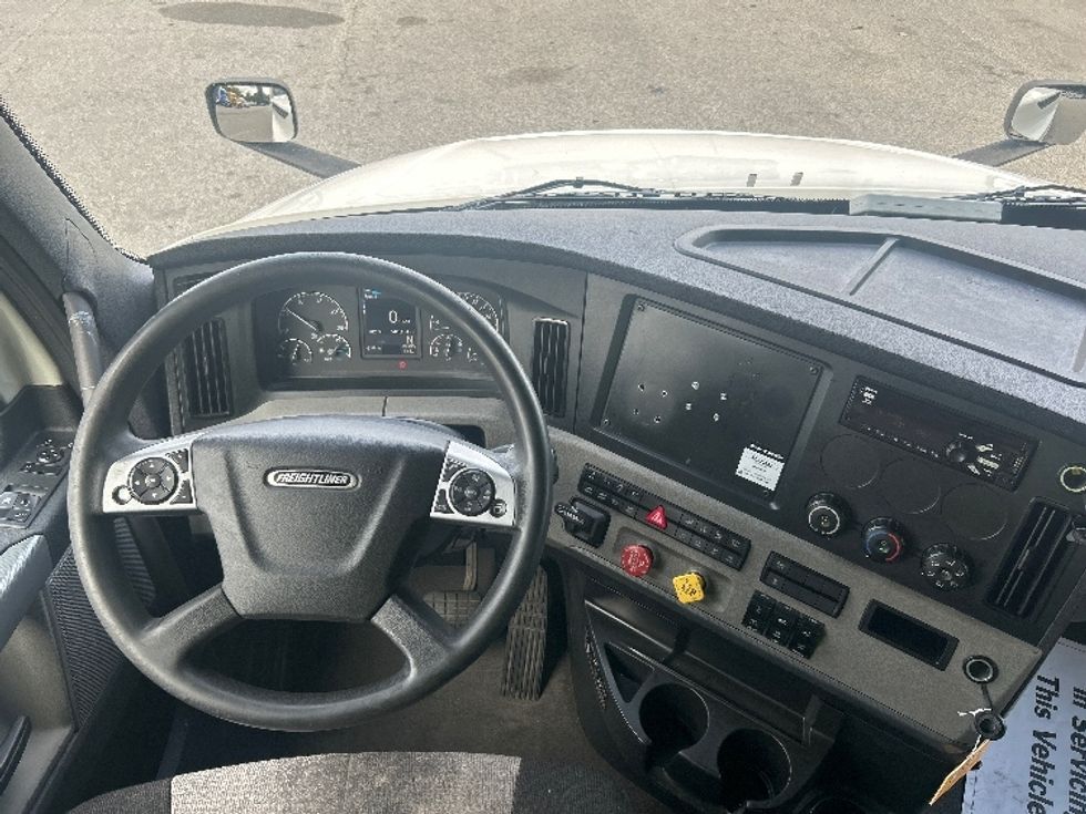 Sleeper Tractor-Heavy Duty Tractors-Freightliner-2021-T12664ST-Greensboro-NC-501,492\n\t\tmiles-$ 69,250 - Image 11