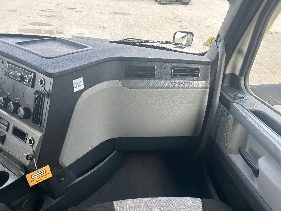 Sleeper Tractor-Heavy Duty Tractors-Freightliner-2021-T12664ST-Greensboro-NC-501,492\n\t\tmiles-$ 69,250 - Image 14