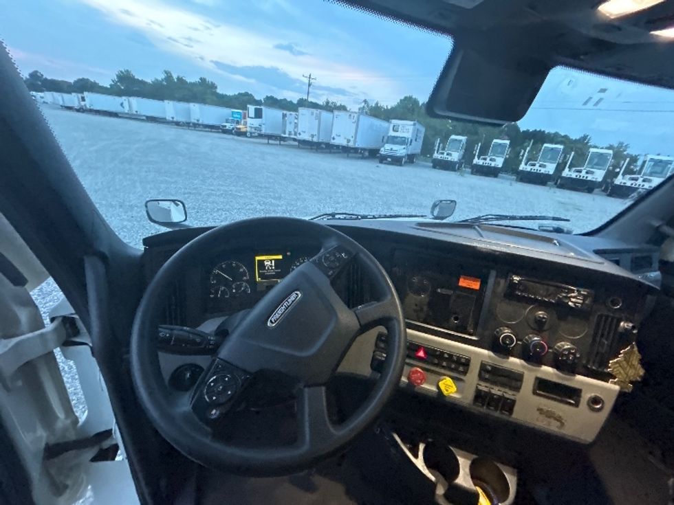 Sleeper Tractor-Heavy Duty Tractors-Freightliner-2021-T12664ST-Greensboro-NC-502,010\n\t\tmiles-$ 71,750 - Image 11