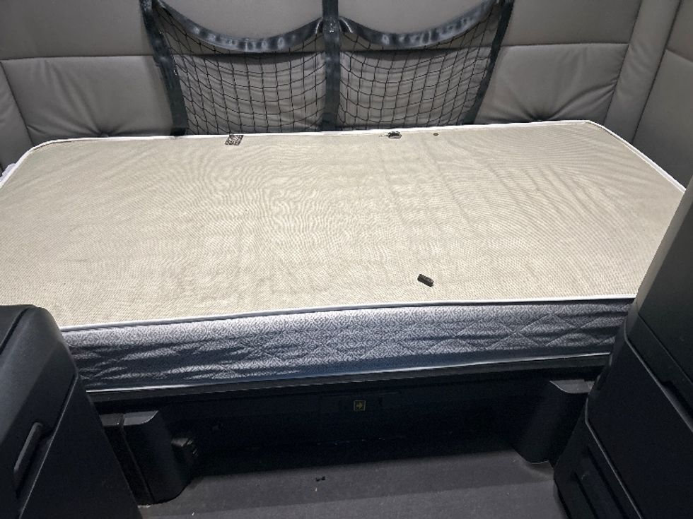 Sleeper Tractor-Heavy Duty Tractors-Freightliner-2021-T12664ST-Greensboro-NC-502,010\n\t\tmiles-$ 71,750 - Image 17