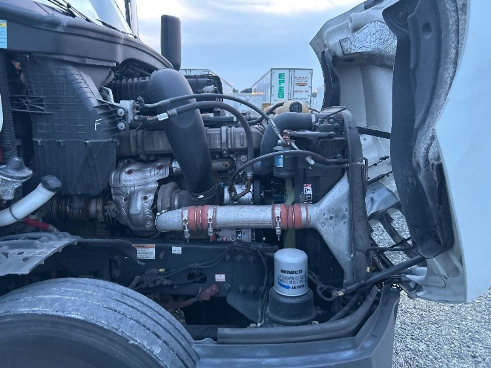 Sleeper Tractor-Heavy Duty Tractors-Freightliner-2021-T12664ST-Greensboro-NC-502,010\n\t\tmiles-$ 71,750 - Image 20